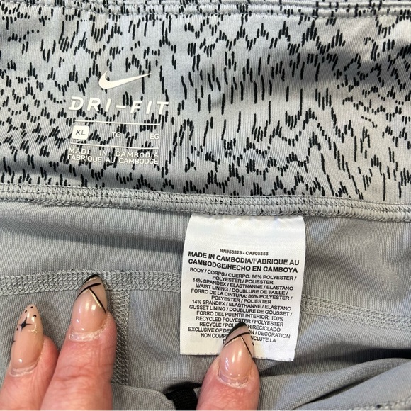 Nike Women Epic Run Tight Fit Capri crop pant in Gray SZ XL - Picture 5 of 5